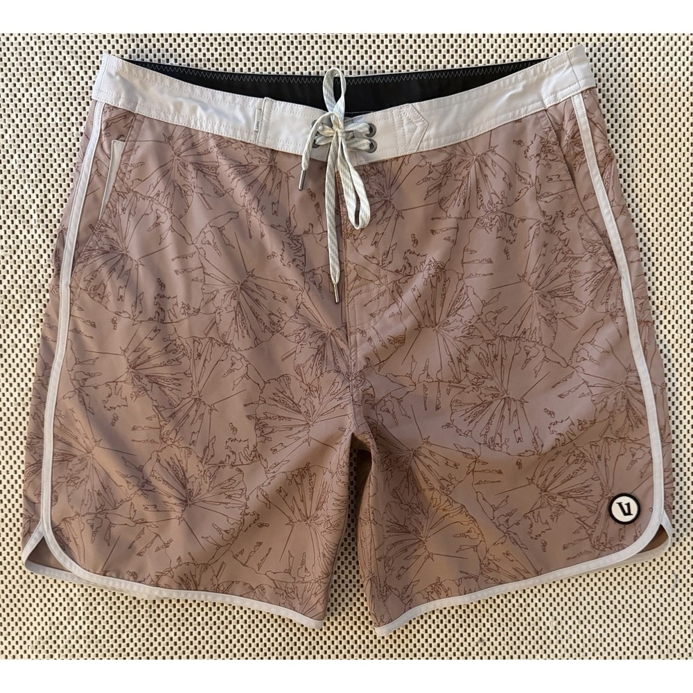 Vuori Mens Cruise 7 Inch Boardshorts Size 34 Piping Hawaiian Floral V314